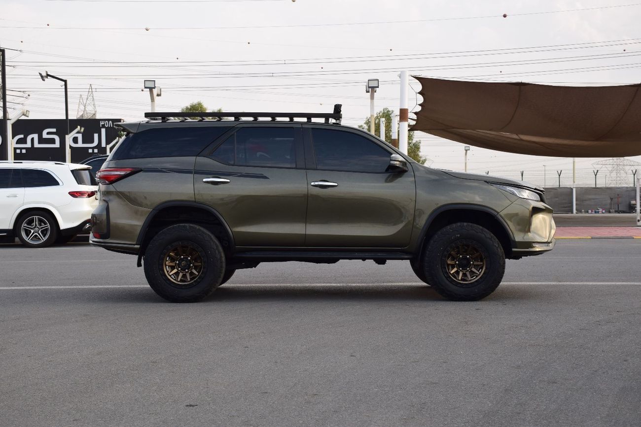 Toyota Fortuner VX2 4X4 Diesel 2.8L (Right Hand)