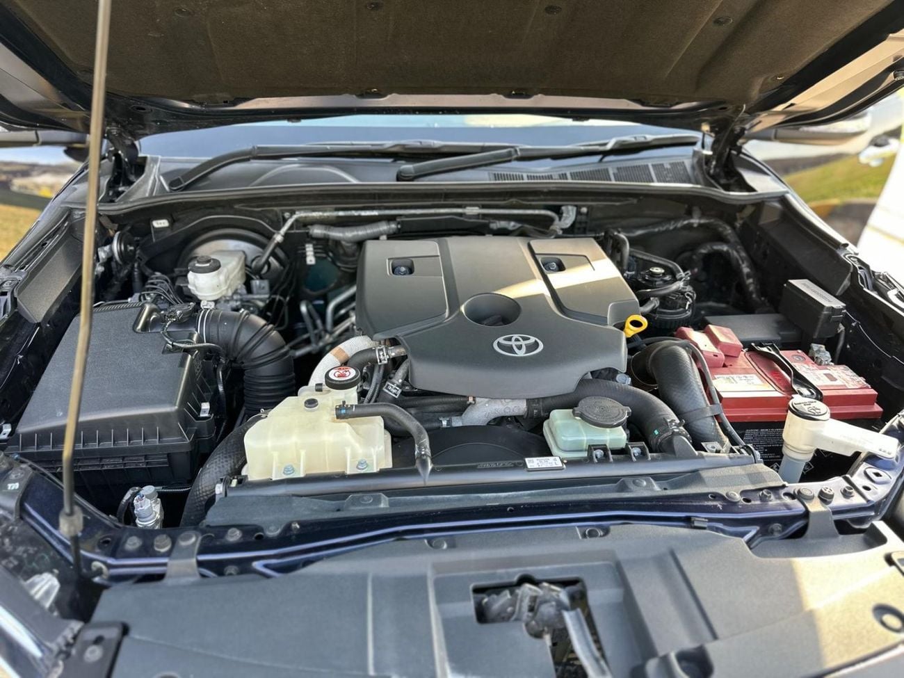 Toyota Fortuner RHD 2.8L Diesel Automatic Gear 4WD 4-Cylinders 7-Seats 5-Doors