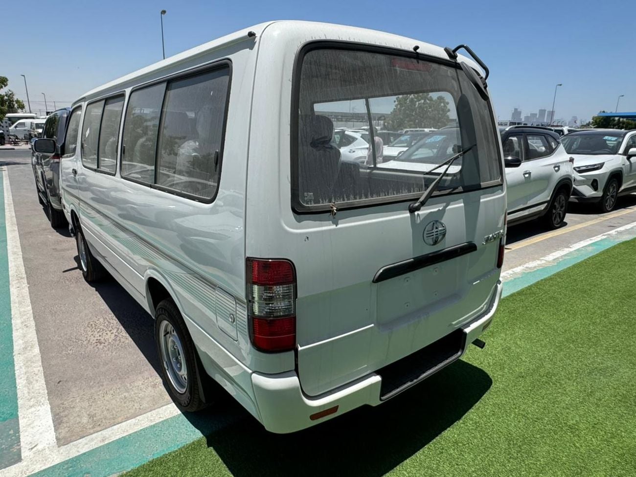 Jincheng Hiace MINIBUS 2.2L PETROL MANUAL PASSENGER || 2.2L PETROL M/T FABRIC SEATS(CODE#JJP)