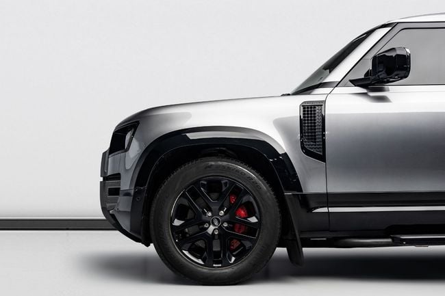 Land Rover Defender P400 110 SE 3.0L (5 Seater) BUY NOW, PAY 2027 THE BLACKLINE STANDARD, миниатюра 28