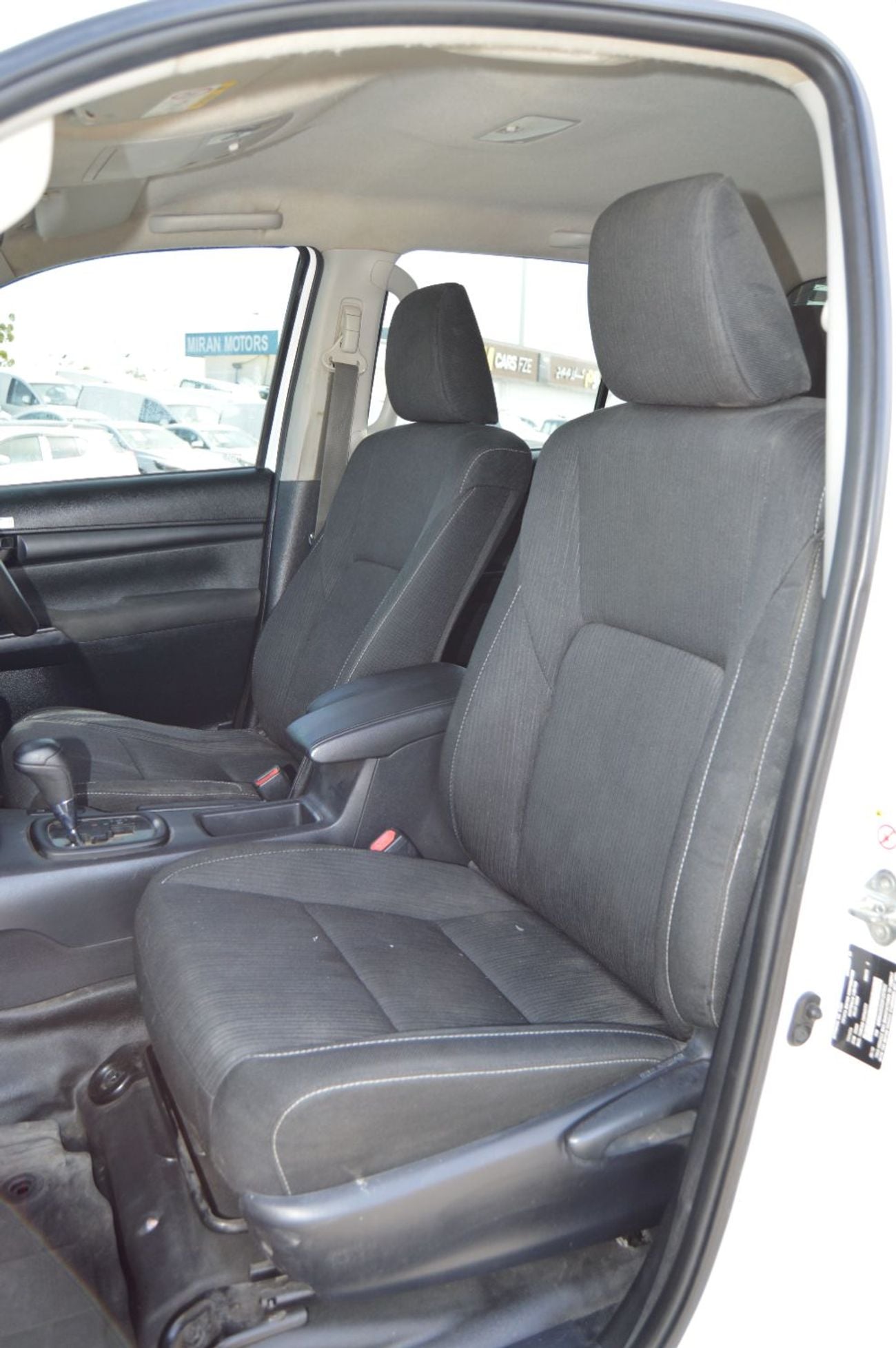 تويوتا هيلوكس Double Cabin  Right Hand Drive  Year: 2020 Engine:  2.8L/ V4
