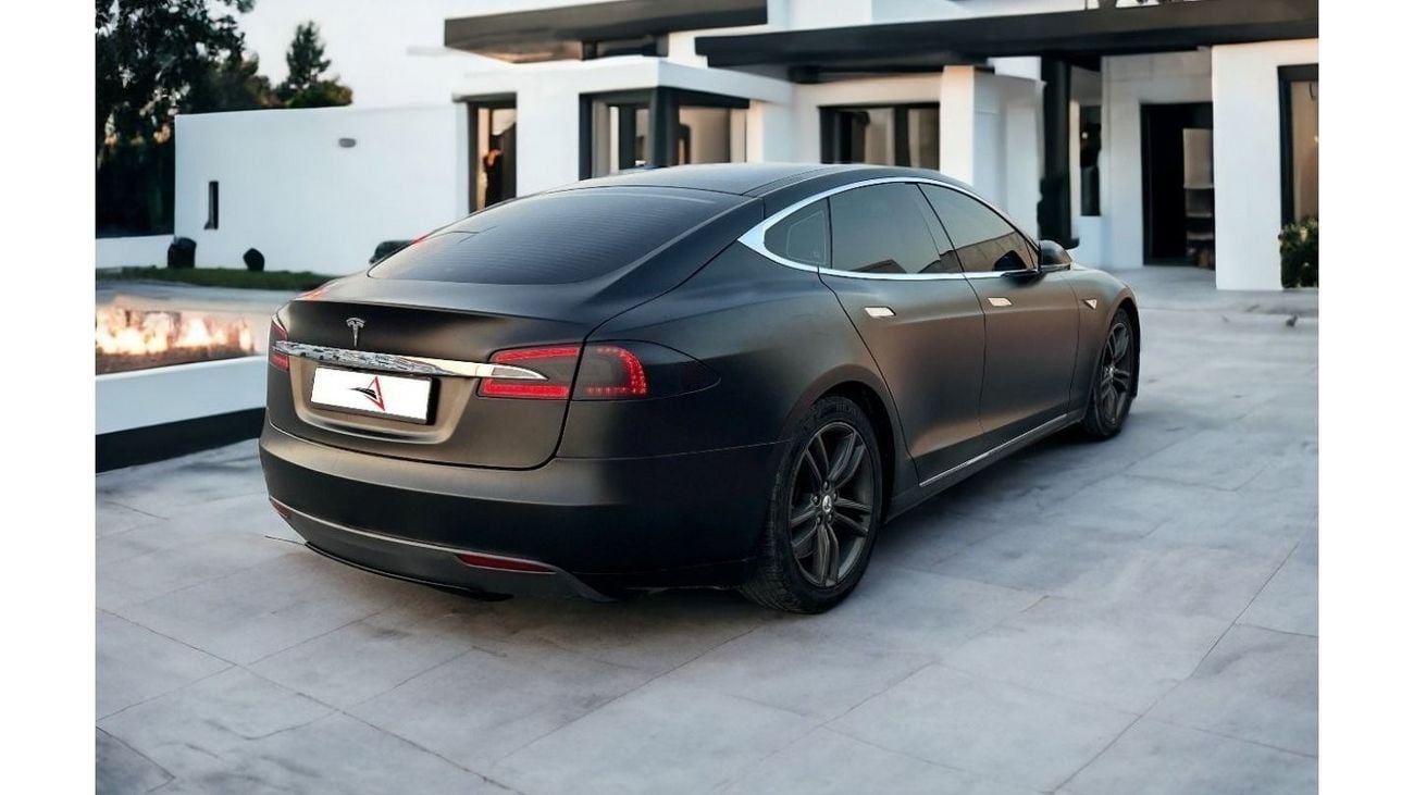تسلا Model S تيسلا موديل S P85D 2015 | دول مجلس التعاون الخليجي | محرك مزدوج | فش | العديد من الإضافات