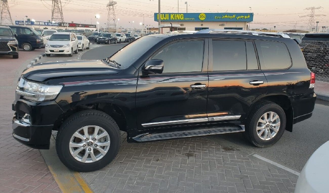 Toyota Land Cruiser GXR - V8 - PETROL (FULL OPTION)