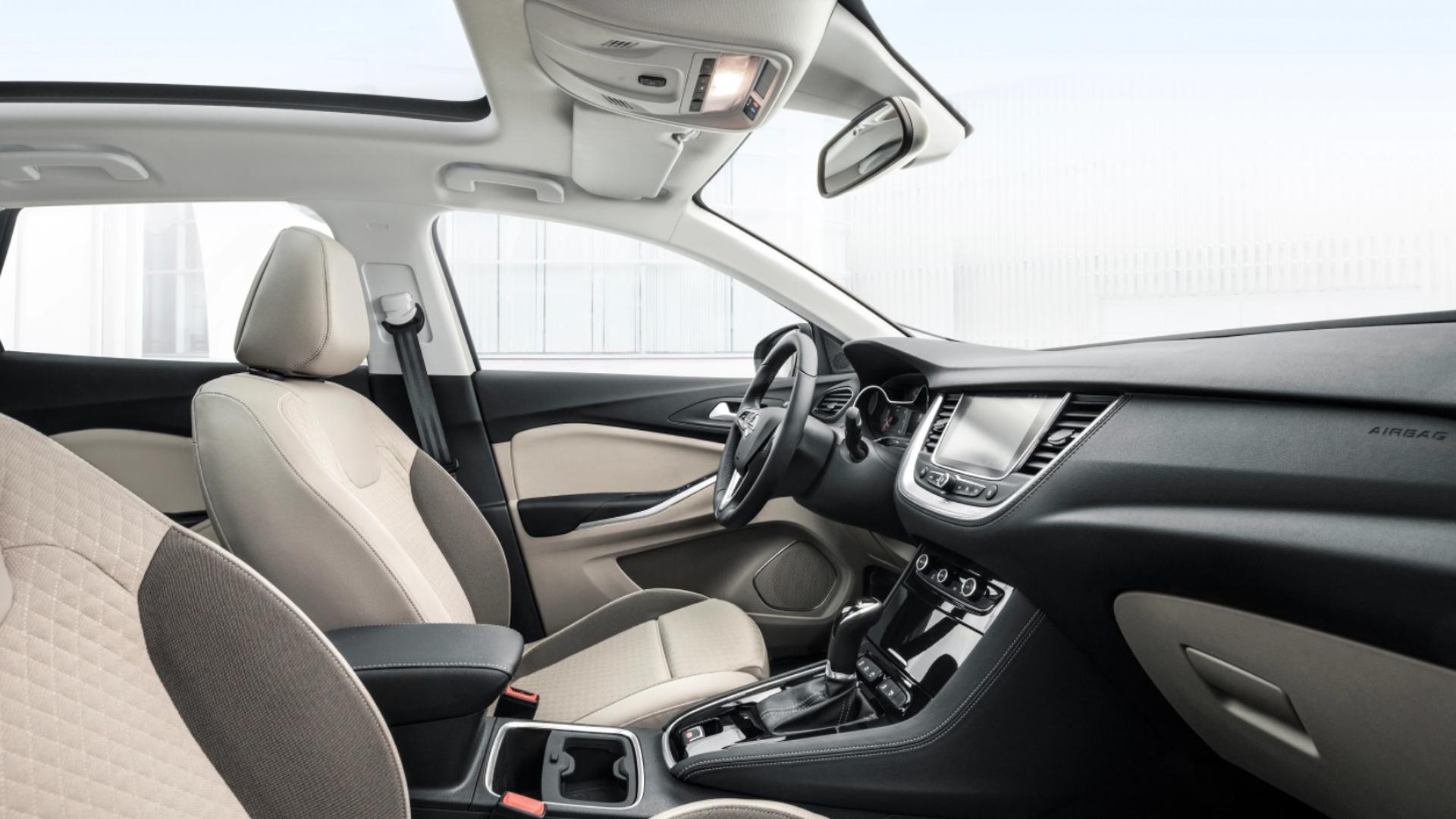 أوبل جراند لاند X interior - Front Seats