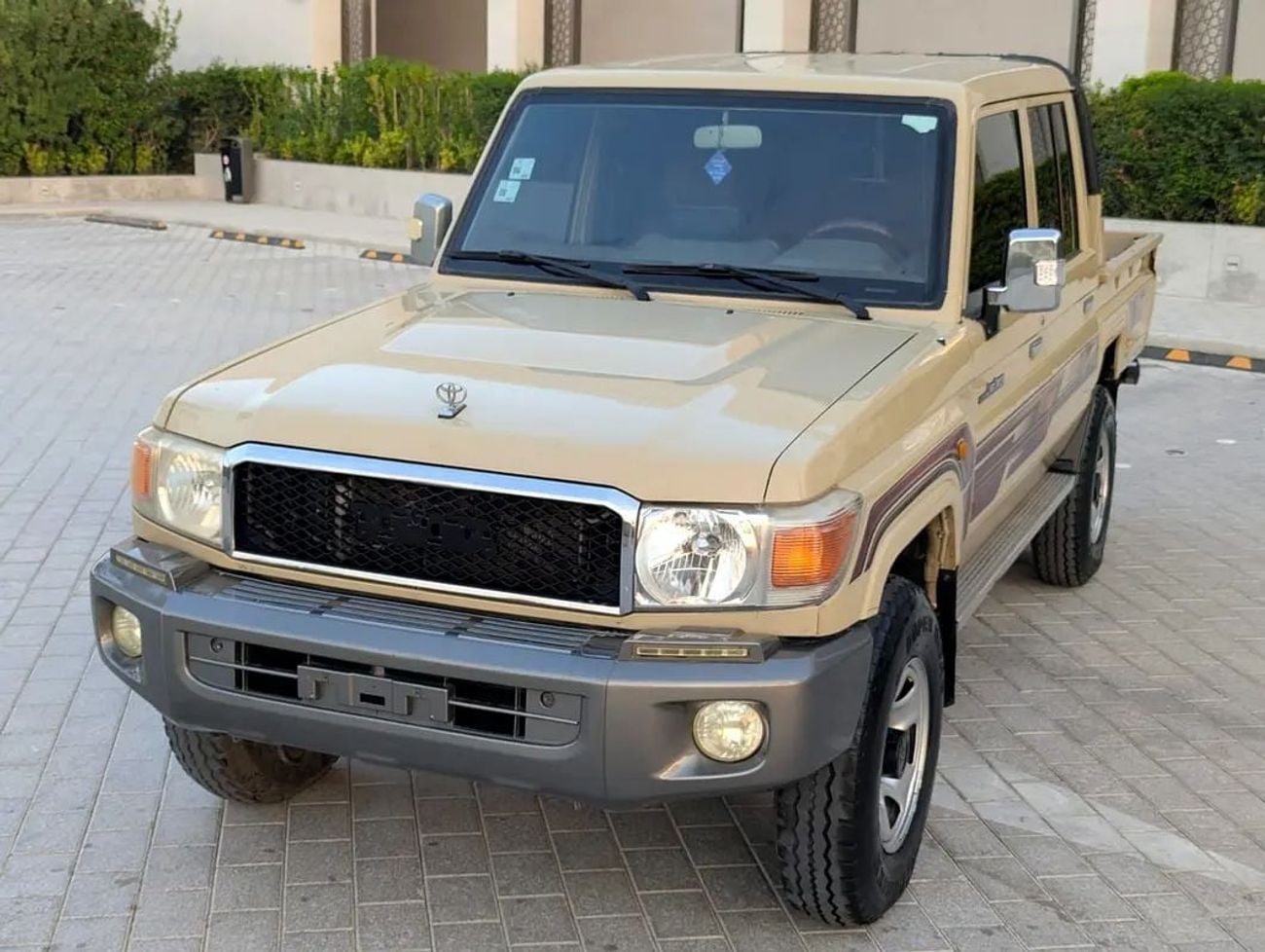 تويوتا لاند كروزر 70 LC79 LX محرك V6 سعة 4.0 لتر، بحالة داخلية وخارجية ممتازة