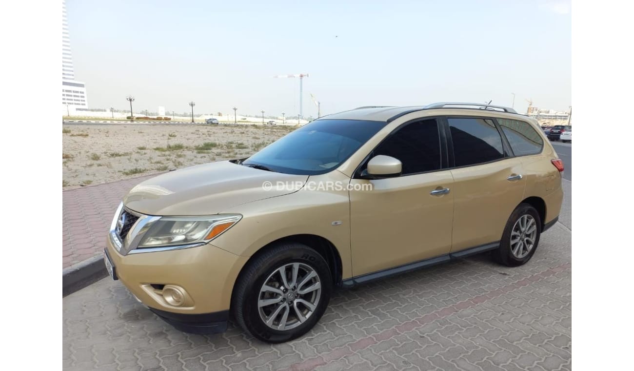 Nissan Pathfinder NISSAN_PATHFINDER_2014_CLEAN_NO_ACCIDANTS_GOLD