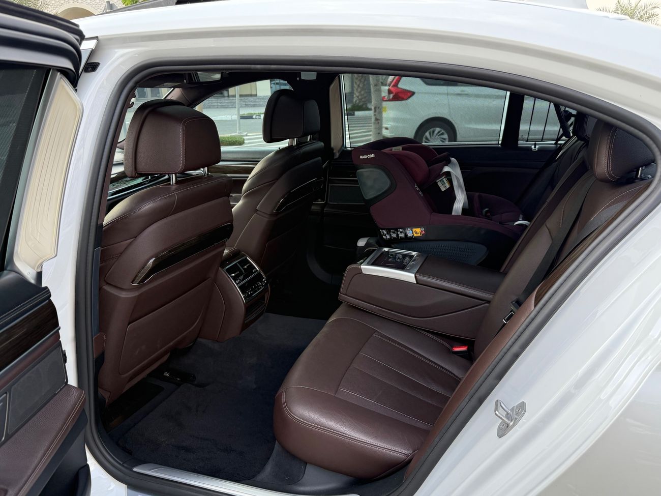 بي أم دبليو 740Li Luxury