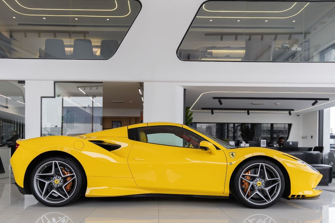 فيراري ف ٨ سبيدر Ferrari F8 Spider 2022 | Pristine | Fully Carbon Interior &amp; Exterior | Carbon Steering &amp; Pad