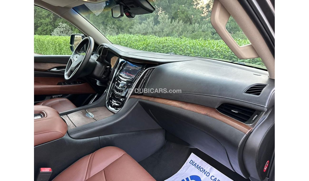 Cadillac Escalade Escalade ESV Platinum 2015 GCC // 2keys // Accident free // Perfect condition
