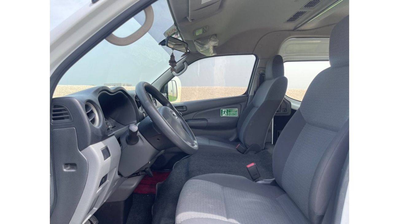 Nissan Urvan Window Van Wide Banking facilities without the need for a first payment