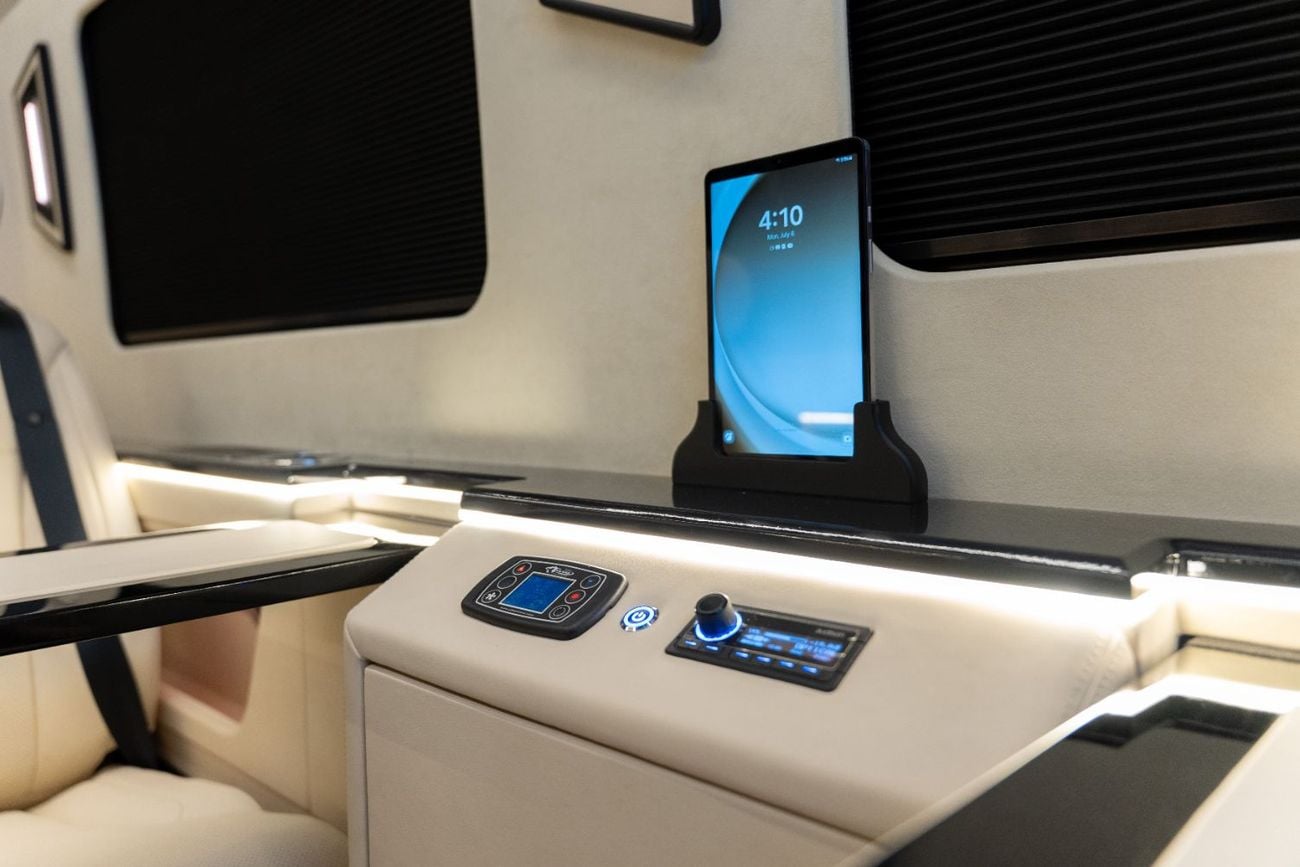Mercedes Benz Sprinter VIP Sprinter | Премиальный интерьер | Washroom | Smart TVs