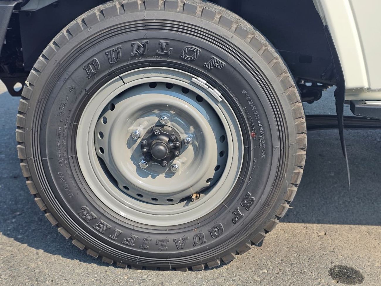 Toyota Land Cruiser Pick Up DC 4.2L DIESEL MANUAL TRANSMISSION ( FOR RE-EXPORT ONLY )