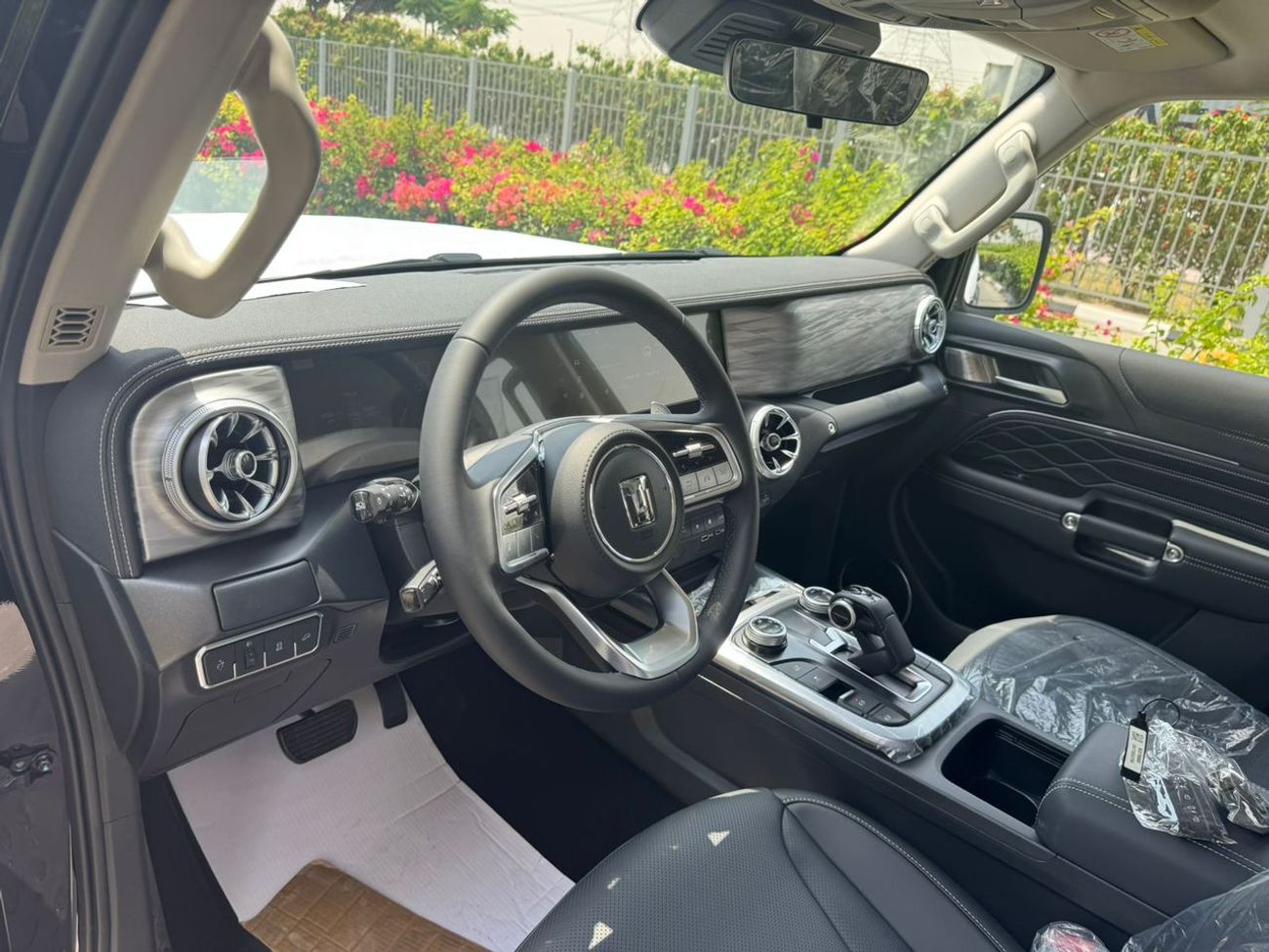 تانك 300 2.0L PETROL AUTOMATIC TRANSMISSION