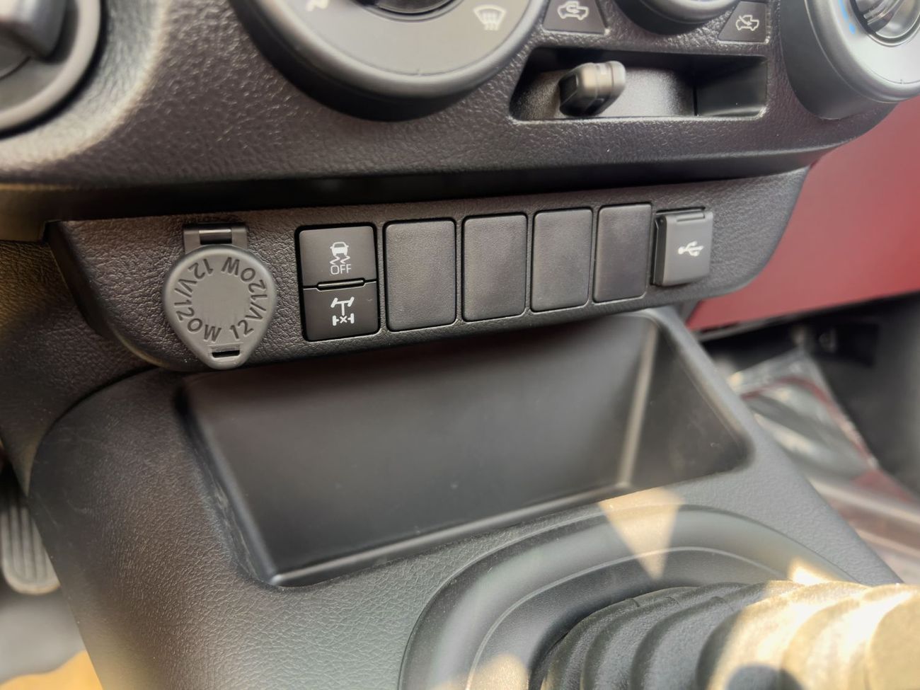 تويوتا هيلوكس EXPORT ONLY - GLS 2.7L 4WD Single Cabin (With Central Diff Lock)