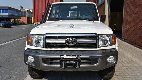 تويوتا لاند كروزر Hard Top (76) 4.2 Diesel, 9 seats with rear difflock, winch EX ANTWERP