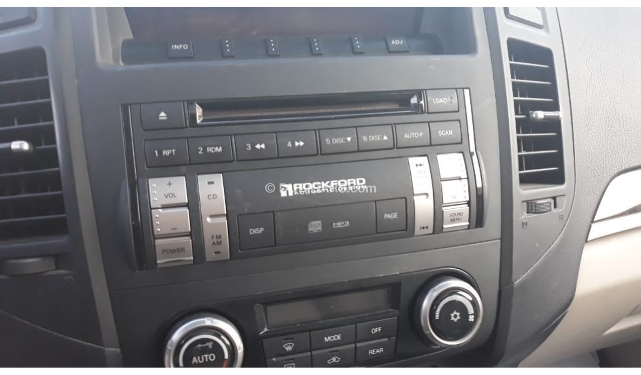 Mitsubishi Pajero 2013 Gulf Specs Full options Sunroof Leather interiors