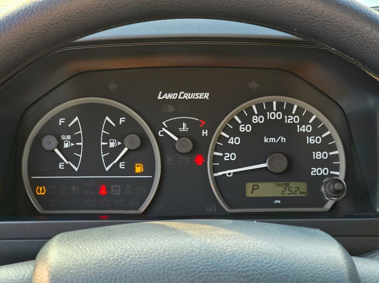 Toyota Land Cruiser 70 TOYOTA LC79 SINGLE CABIN PETROL 4.0 - AT - STD - E - DIFF LOCK - 2025 MODEL - GREY INSIDE GREY - GCC