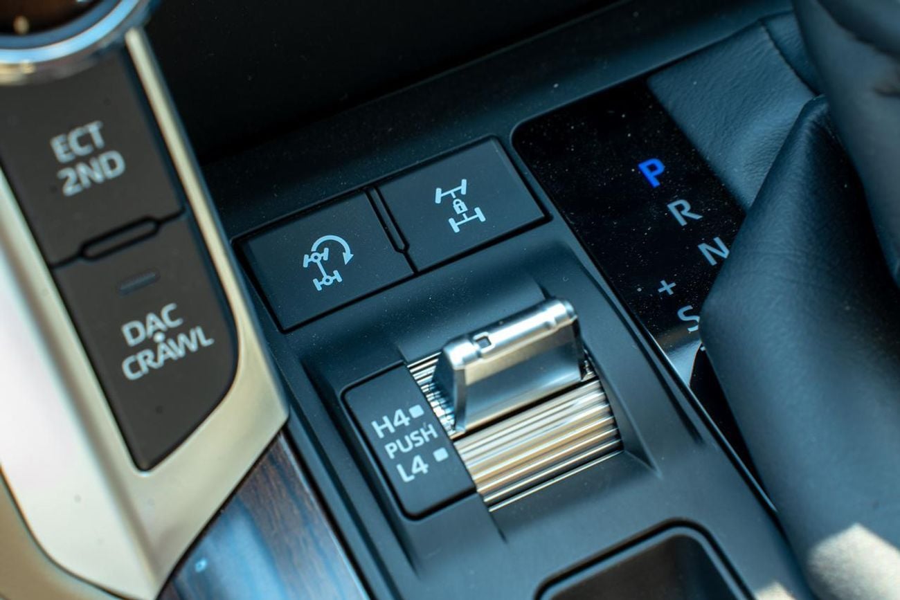 تويوتا لاند كروزر 2025 Toyota Land Cruiser VX 4.0L  V6 Petrol & Features