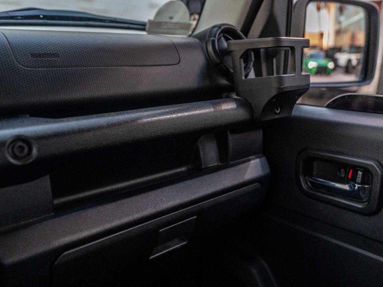 سوزوكي جيمني 1.5L GL (M/T)