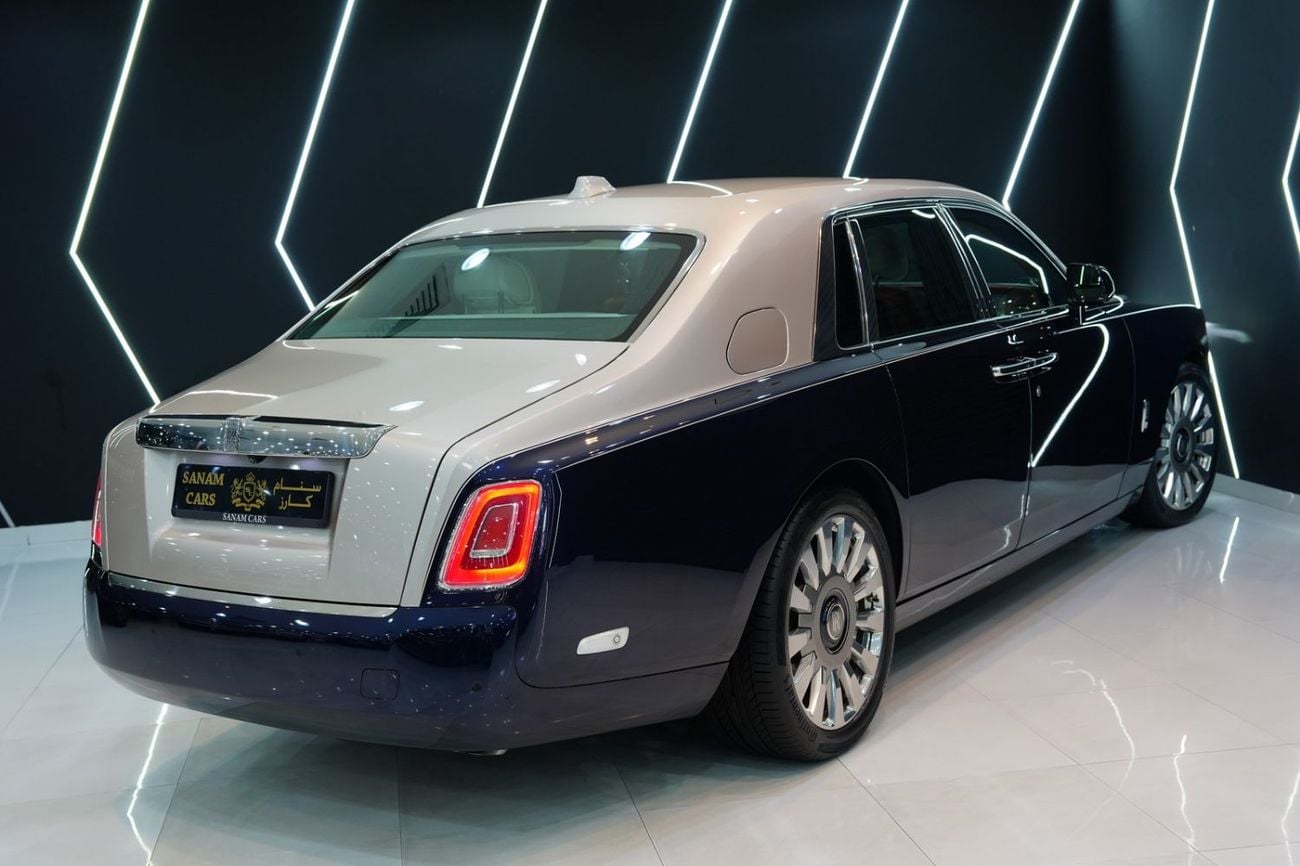Rolls Royce Phantom Standard 2022 Rolls-Royce Phantom, Two-Tone, Illuminated Spirit of Ecstasy, Rear Screens, Dealer Warranty!!