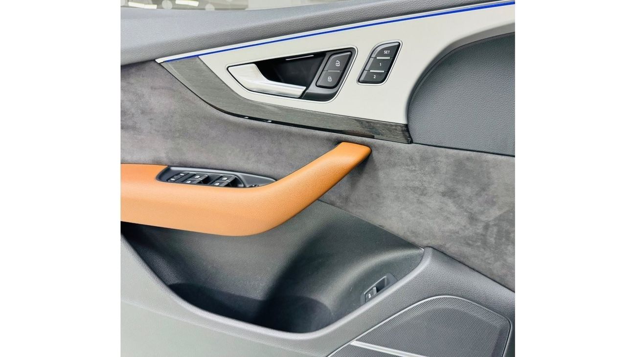 Audi Q7 45 TFSI quattro Luxury Plus GCC .. FSH .. Original Paint .. Perfect Condition .. Top Range .. Warran