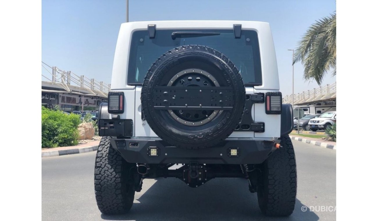 جيب رانجلر UNLIMITED LIFTED 2015 GCC WITH UPGRADES IN MINT CONDITION