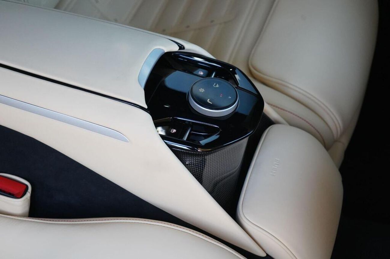 فيراري بوروسانجوي 6.5 V12 F1 DCT 4WD Euro 6 (s/s) 4dr (EXPORT ONLY) RIGHT HAND DRIVE