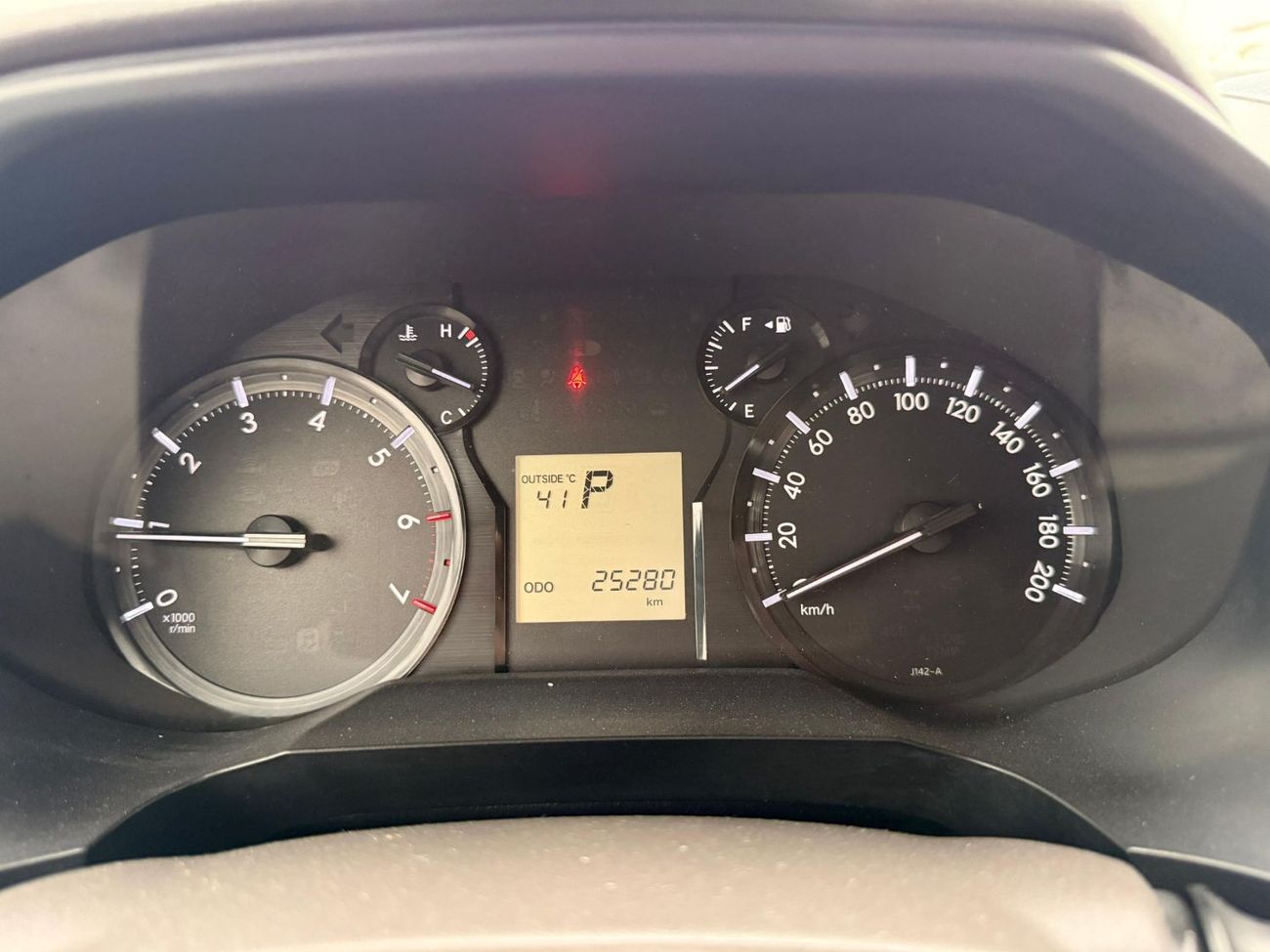 Toyota Prado Toyota Prado 2019 white 4x4 Gcc specs 6cylinders 4.0L Petro engine
