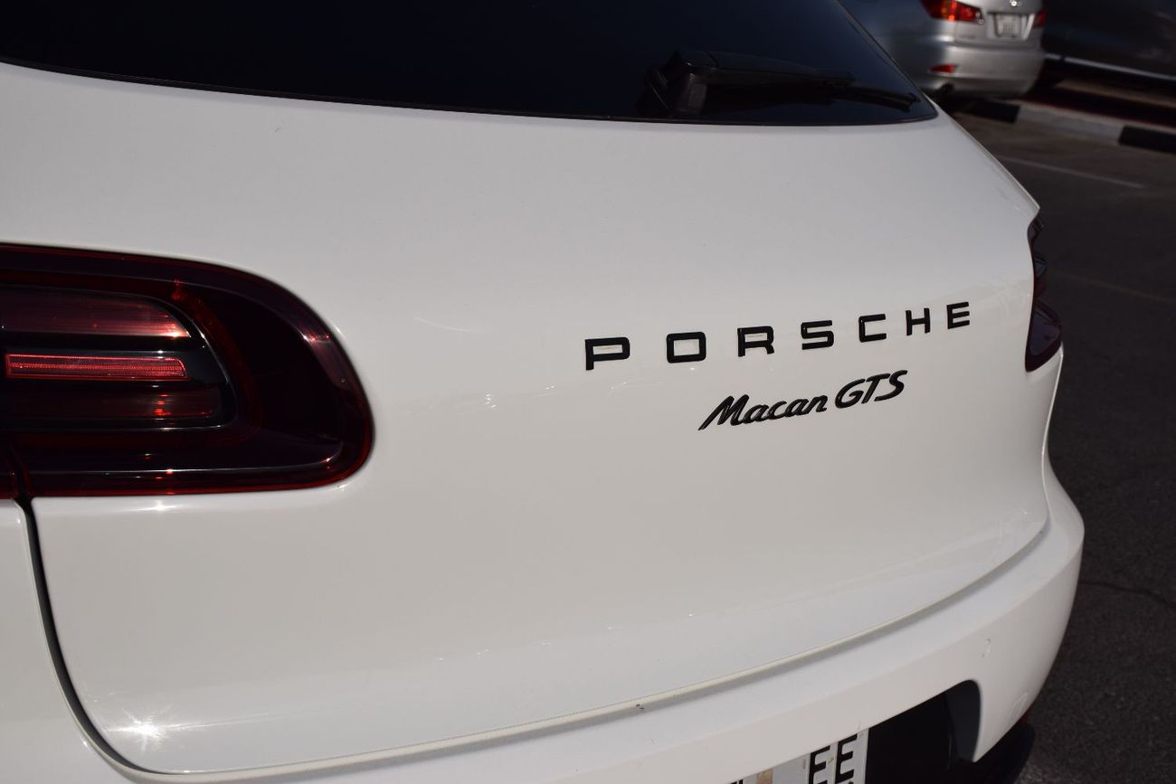 Porsche Macan Porsche Macan gts 3.0L 6 cylinder twin turbo