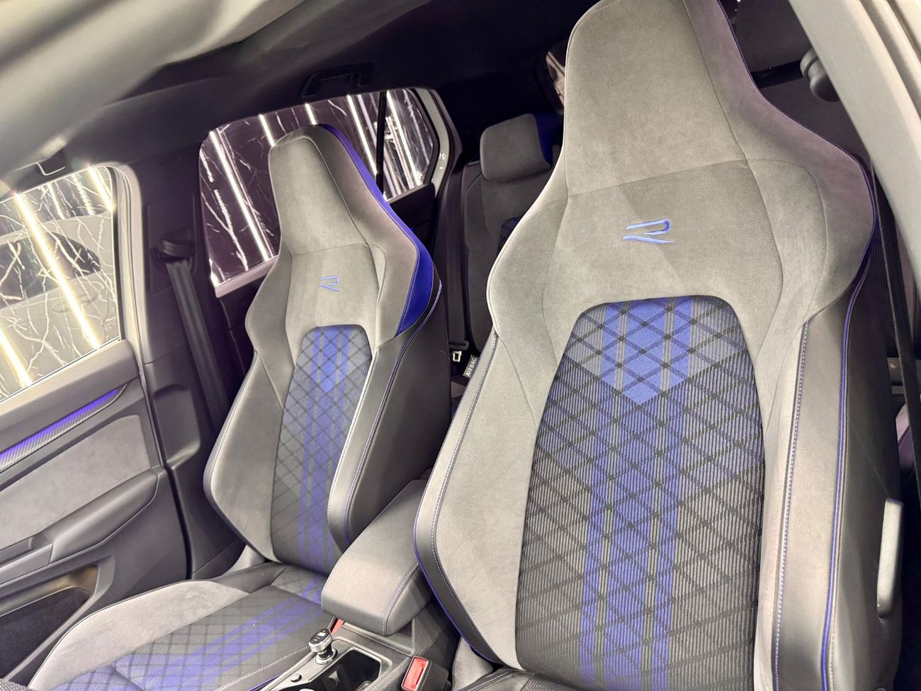 فولكس واجن جولف ار Base 2.0T 2023 Volkswagen Golf R GCC  with Ali and SONS Warranty and Service Contract (1Left) Till O