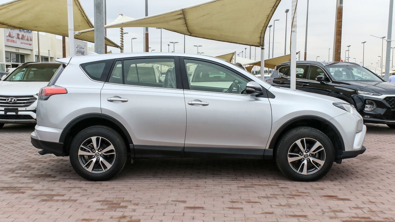 Used Toyota RAV 4 2016 for sale in Dubai 297509