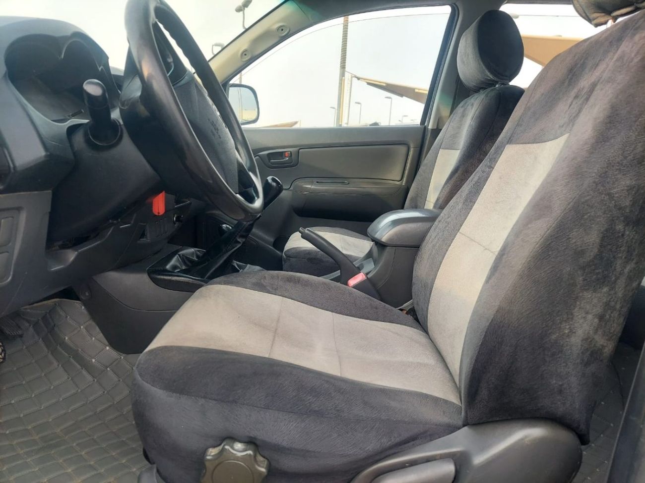 Toyota Hilux DC 2.4L DIESEL MANUAL TRANSMISSION