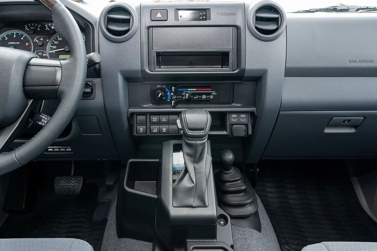 تويوتا لاند كروزر 70 LC76 2.8L AT V4 DIESEL 2025