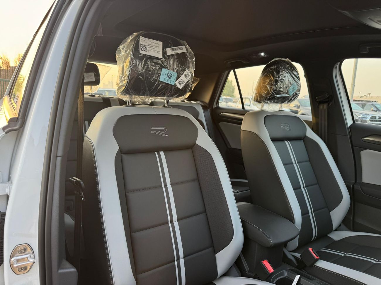 فولكس واجن T ROC 300 TSI 1.5L Turbo Petrol 2025 Export Price @ 71,000 AED