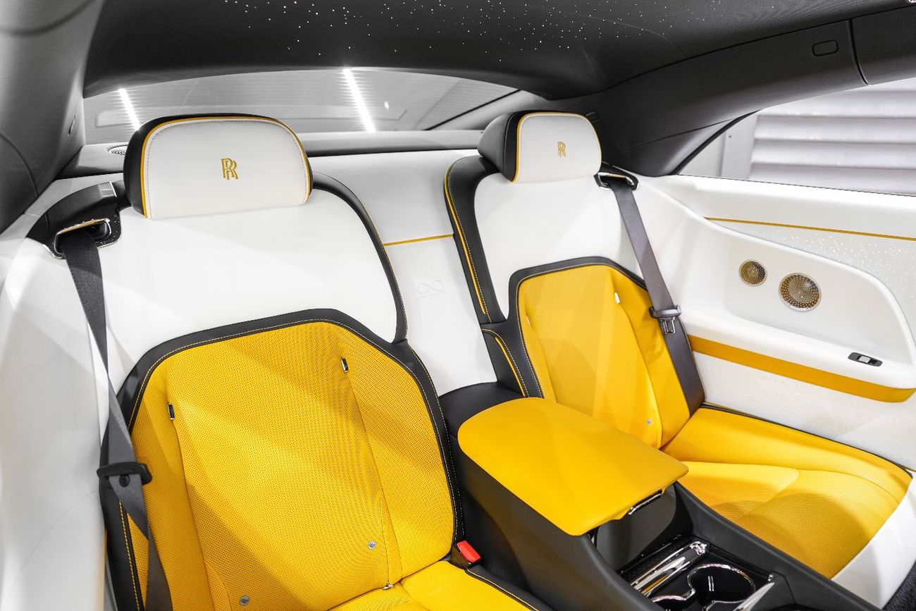 رولز رويس سبيكتر Coupe Black Badge, Bespoke Audio, Starlight, Dealer Warranty + Service!!