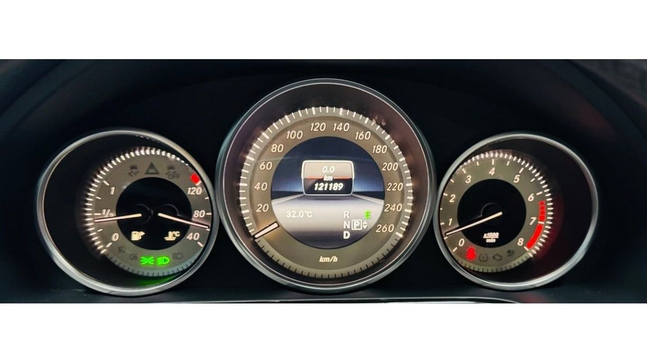 Mercedes-Benz E300 Elegance GCC .. AMG .. V6 .. Perfect Condition .. Panoramic
