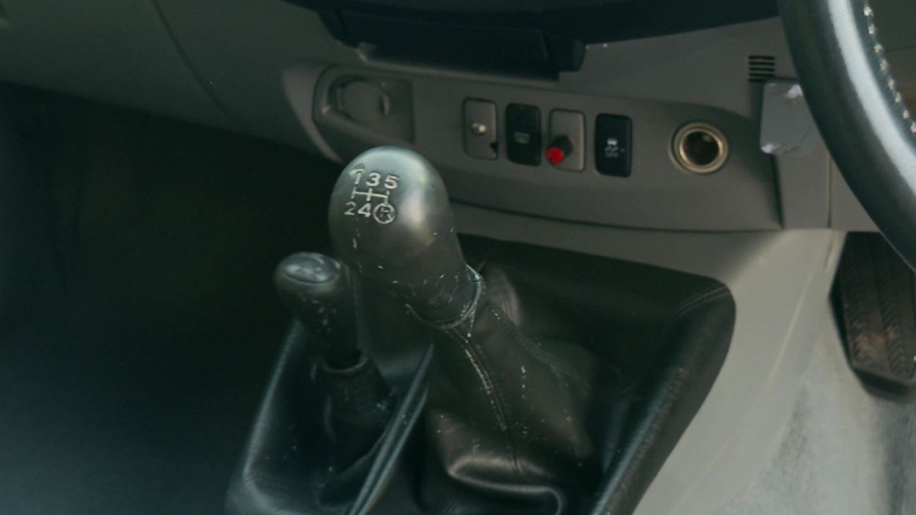 تويوتا هيلوكس PREMIUM CANOPY INSTALLED | ARB BULL BAR | 3.0L DIESEL ENGINE | 2011 | MANUAL TRANSMISSION | RHD