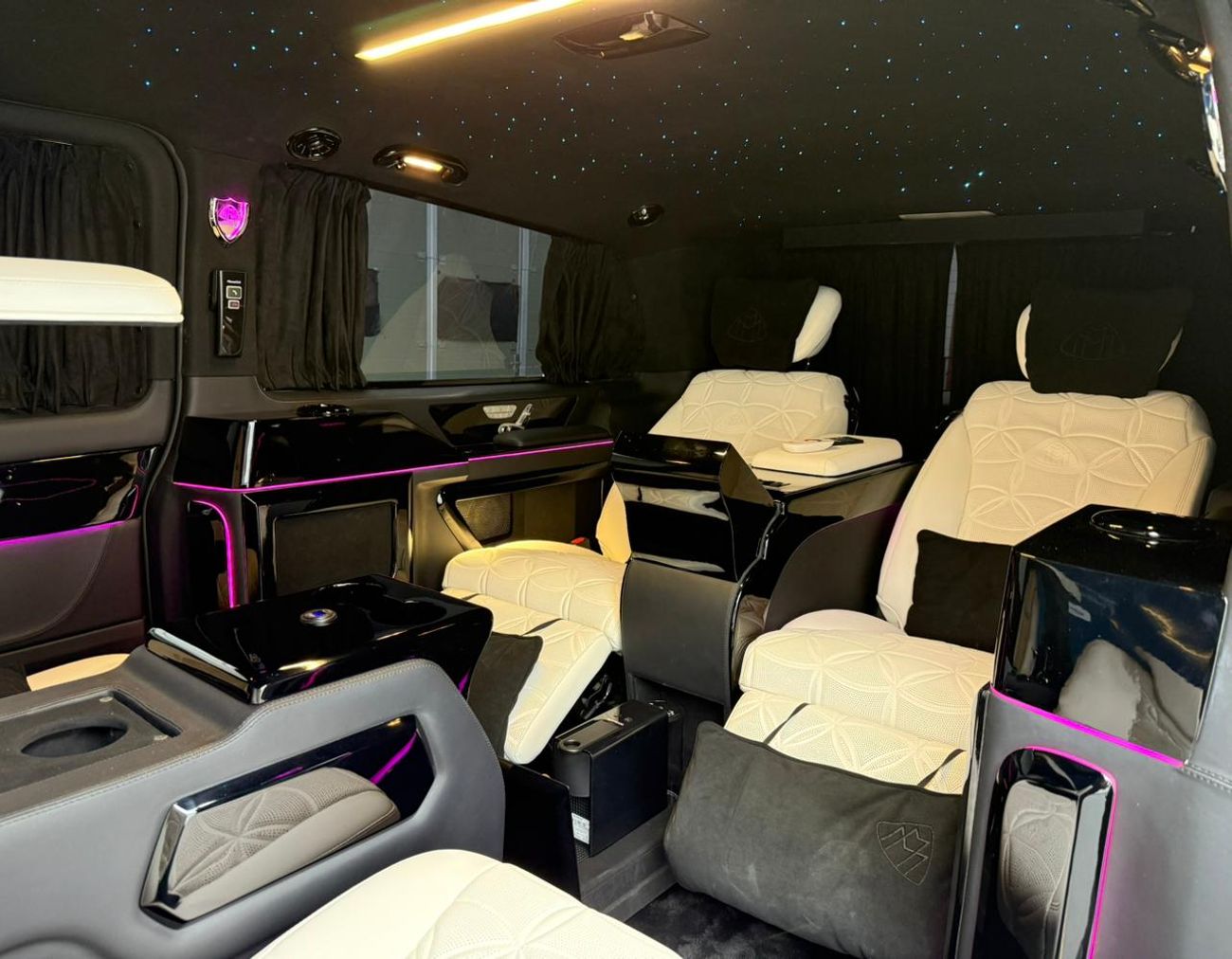 مرسيدس بنز V 250 2023 Mercedes-Benz V250, Brand New, 1 Year Unlimited KM Warranty, Fully Upgraded, GCC