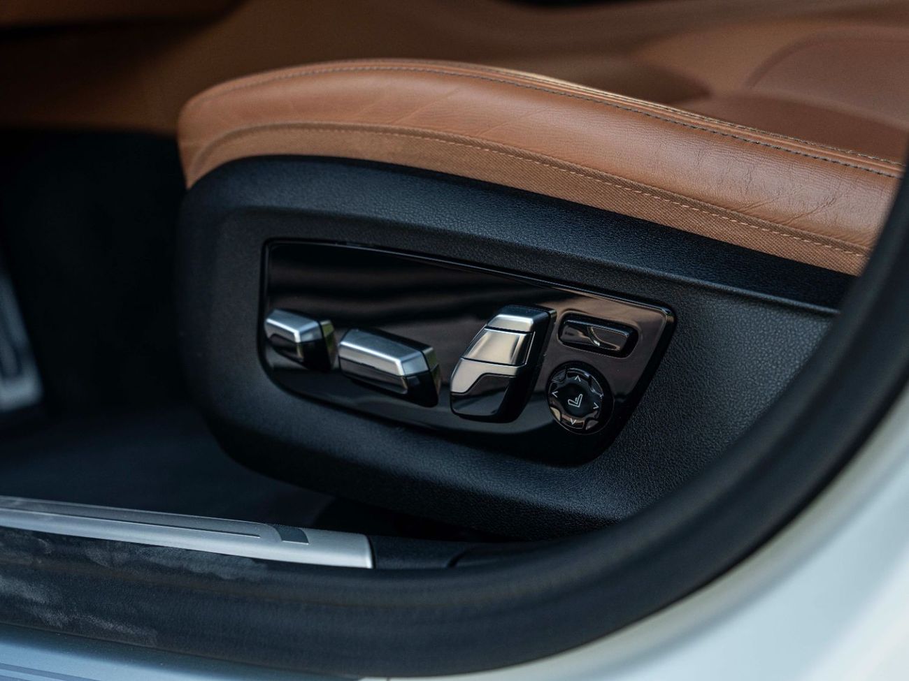 BMW 730Li AED 1,887 PM • BMW 730 LI • M-SPORT PACK • ONLY 63,000 KMS • FULLY LOADED • PRISTINE CONDITION