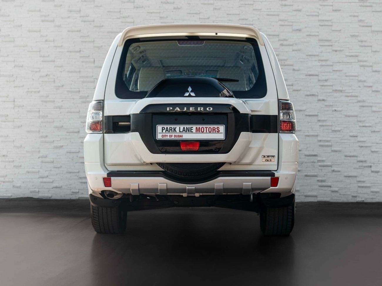 ميتسوبيشي باجيرو AED 1,258 PM • PAJERO 3.8L V6 GLS TOP • UPGRADED ANDROID TOUCH SCREEN WITH REVERSE CAMERA