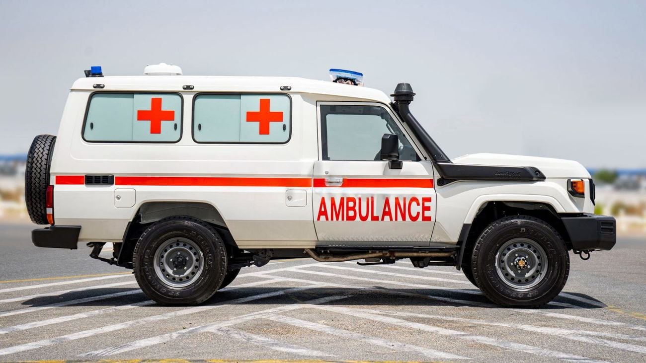 تويوتا لاند كروزر 70 Toyota LC78 Hard Top Ambulance 4.2L V6 Diesel MT  MY2025 for export only