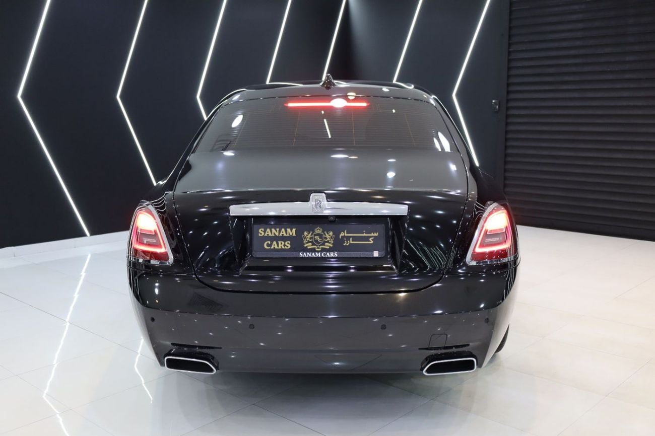 رولز رويس جوست EWB, Rear Entertainment, Starlight, Illuminated Grille, GCC Specs!!