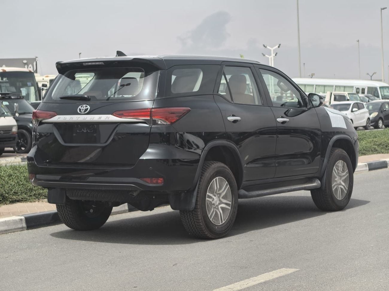 Toyota Fortuner EXR FORTUNER,2.7L,4X4,MANUAL AC,ROOF RACK,REAR VEIW CAMERA,17''AW,A/T,2026MY( FOR EXPORT ONLY)