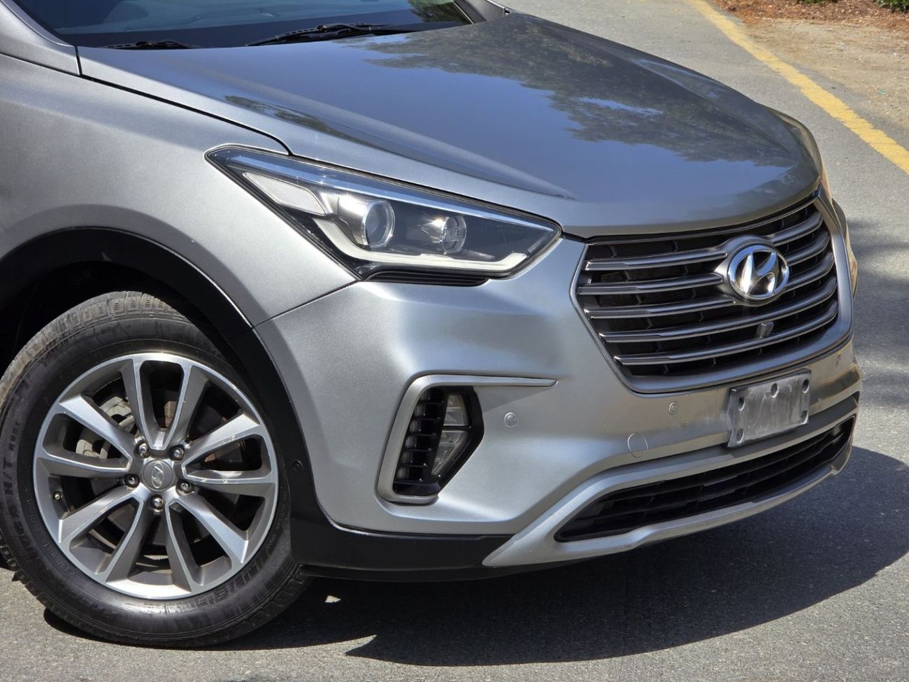 Hyundai Santa Fe GLS Top 3.3L SANTA FE GRAND 3.3L V6  2017 FULL OPITION  //PERFECT CONDITION
