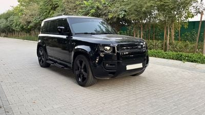 لاند روفر ديفندر P400 . 6 cylinder  .Black edition . 22 rims  .USA