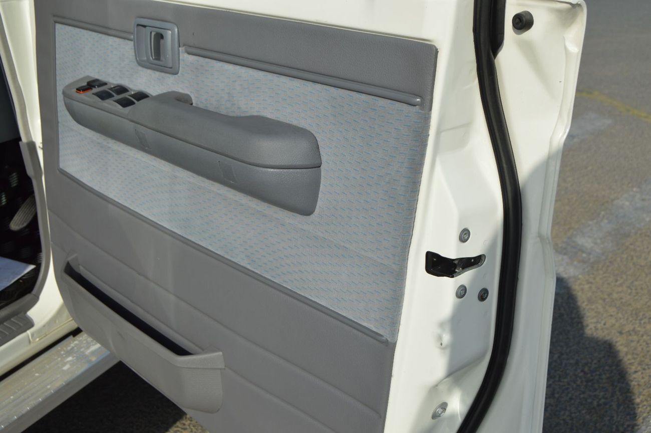 تويوتا لاند كروزر بيك آب 4.5L Double cabin