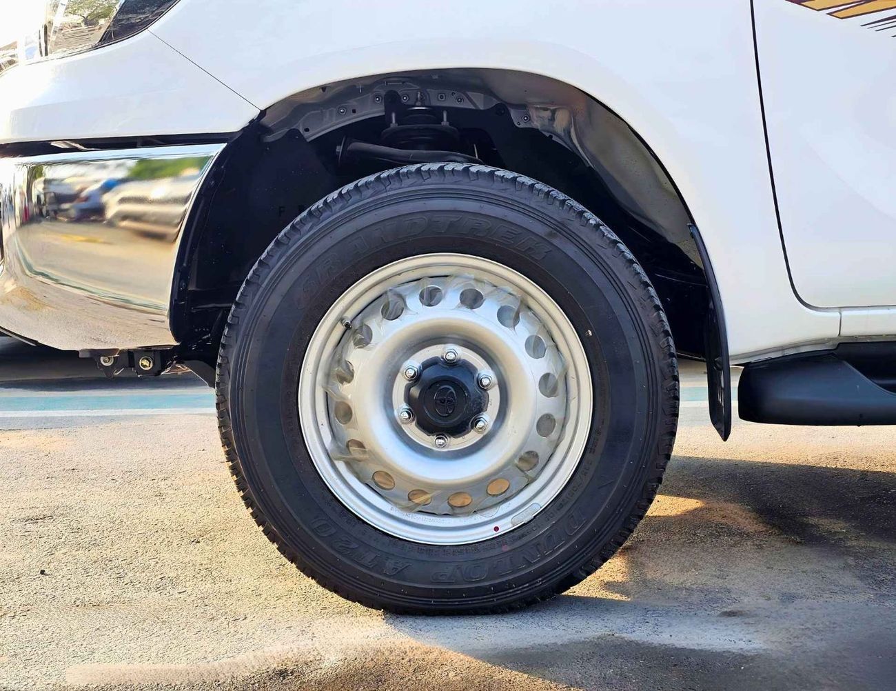 Toyota Hilux SINGLE CABIN /  M/T / 2.7L V4 PETROL / DVD CAMERA /  KEY START PW CHROME BUMPER (CODE # GLS-G-SC)