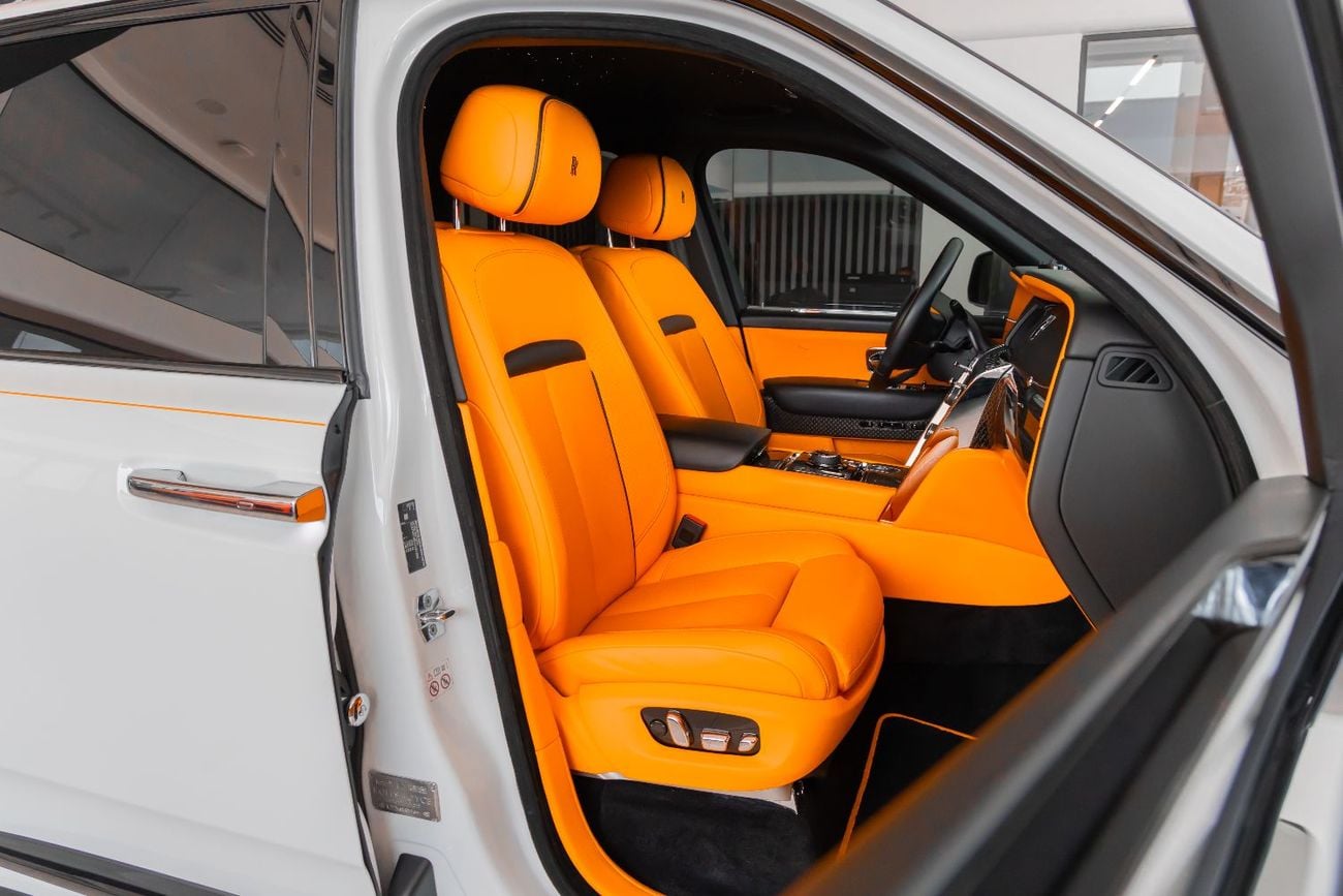 رولز رويس كولينان Rolls-Royce Cullinan | Black Badge Kit | Carbon Fiber Interior | Bespoke Premium Sound System | 2020
