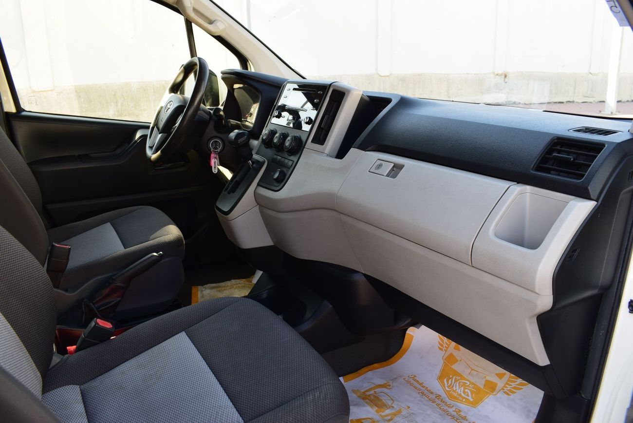 Toyota Hiace Commuter GL High Roof Toyota Hiace Highroof Bus 3.5L , A/T 6 cylinder, model:2020.Only done 88000 km