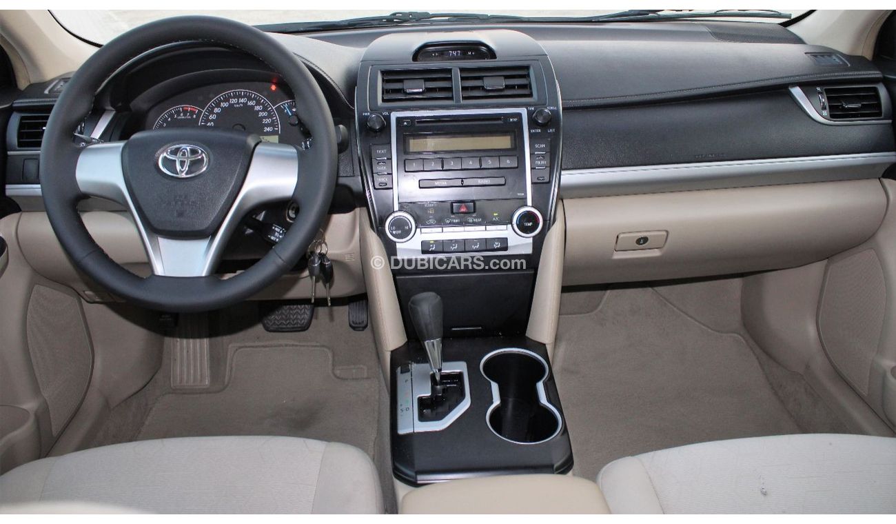 تويوتا كامري تويوتا كامري 2015 خليجي بحالة ممتازة بدون حوادث نظيفه جدا من الداخل والخارج